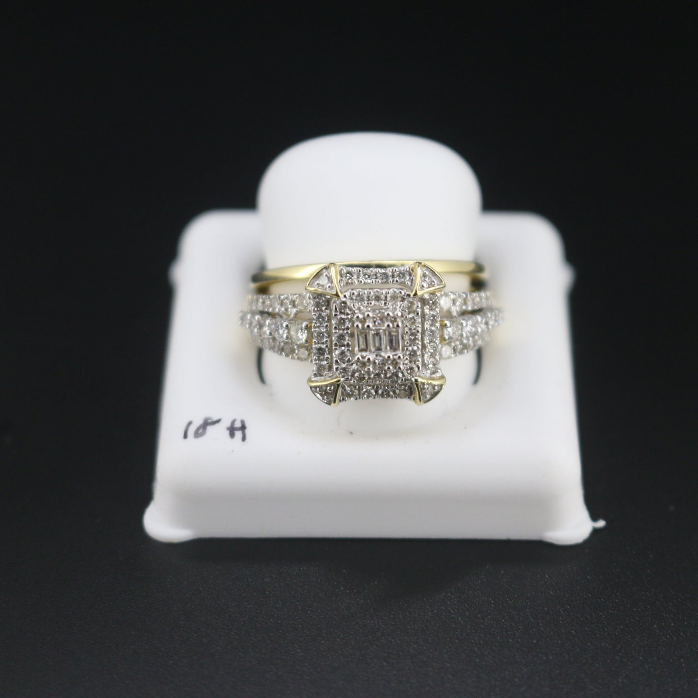 WOMEN'S DIAMOND RINGS H18