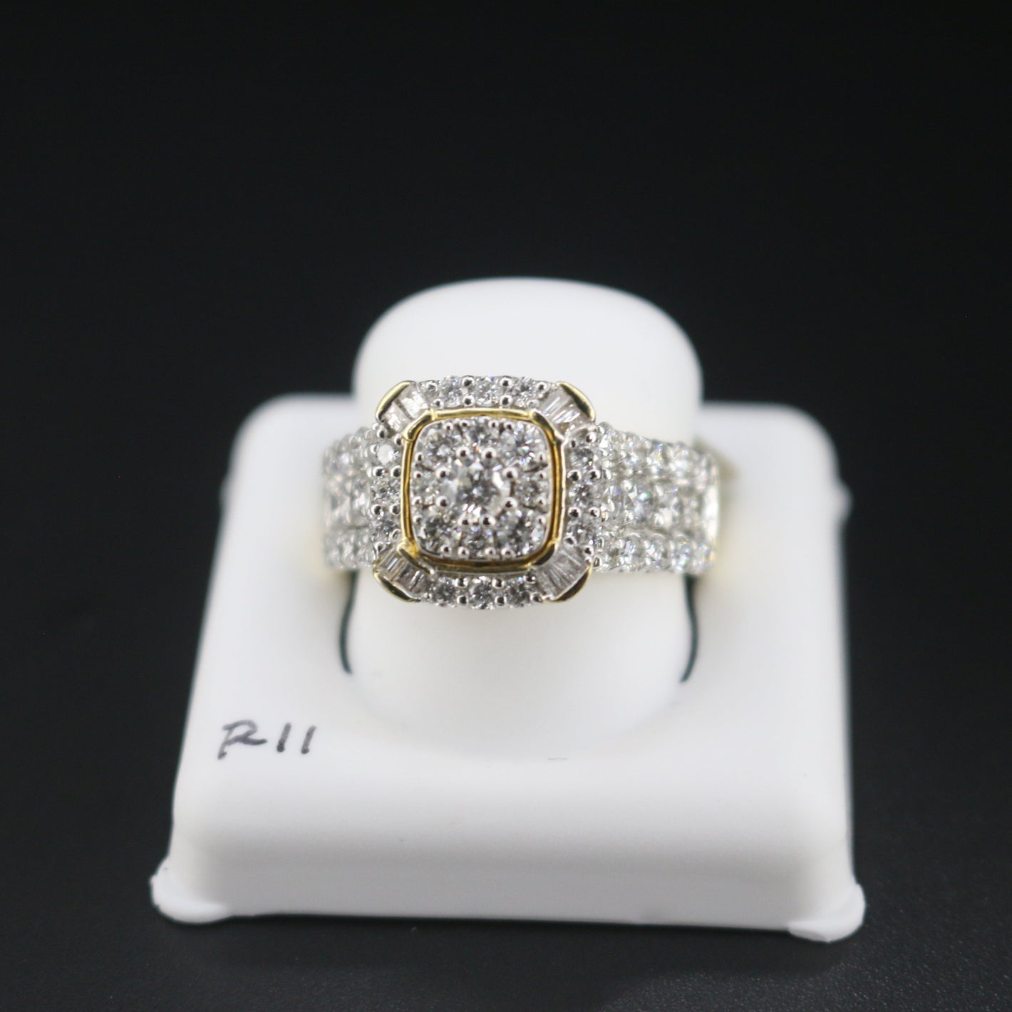 WOMEN'S DIAMOND RINGS R11