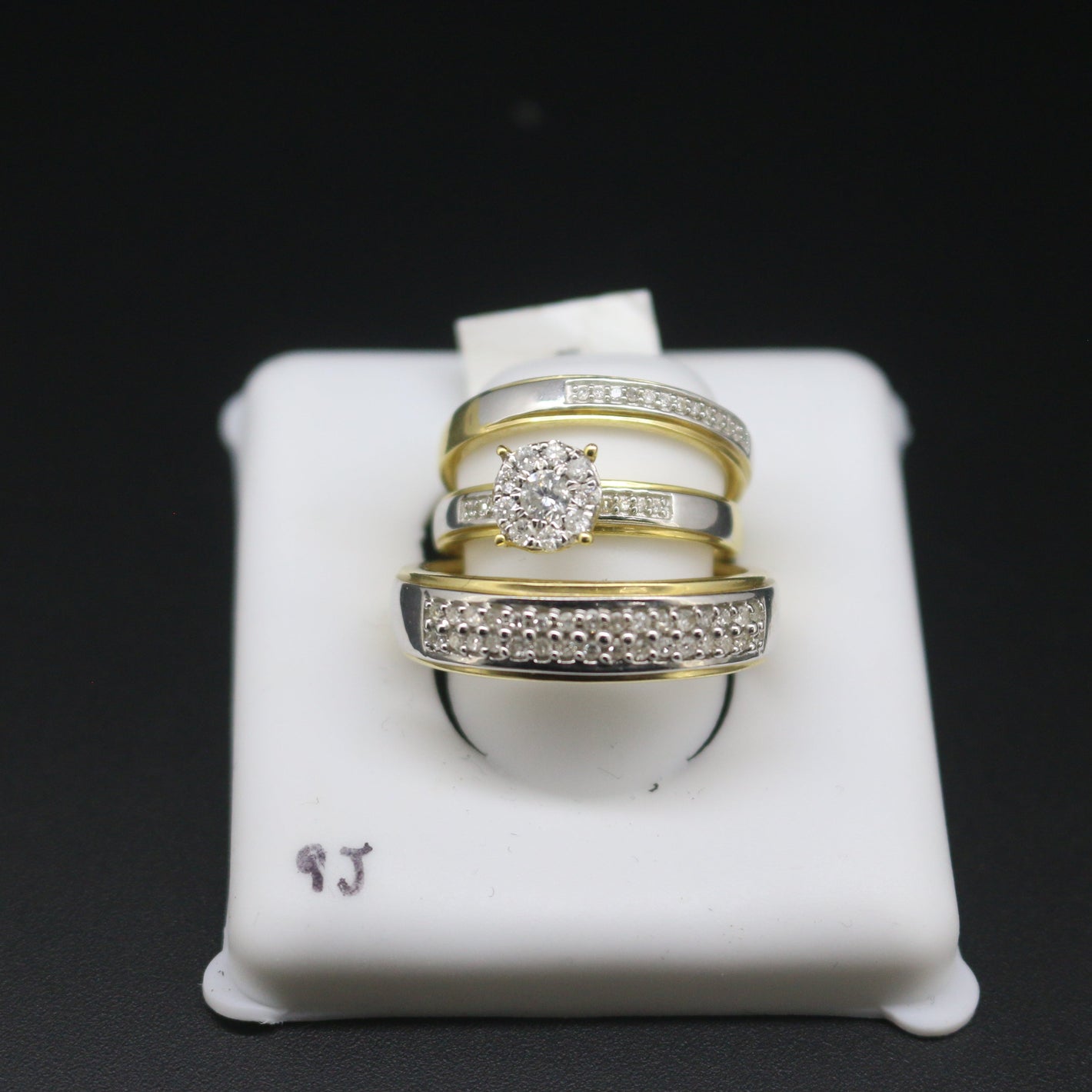 WOMEN'S DIAMOND RINGS J9