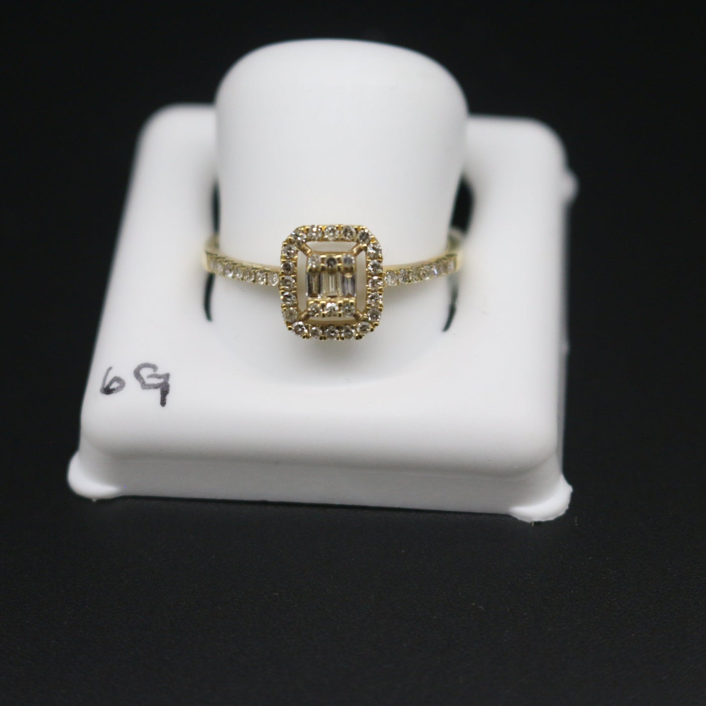 Women's Diamond Ring G6