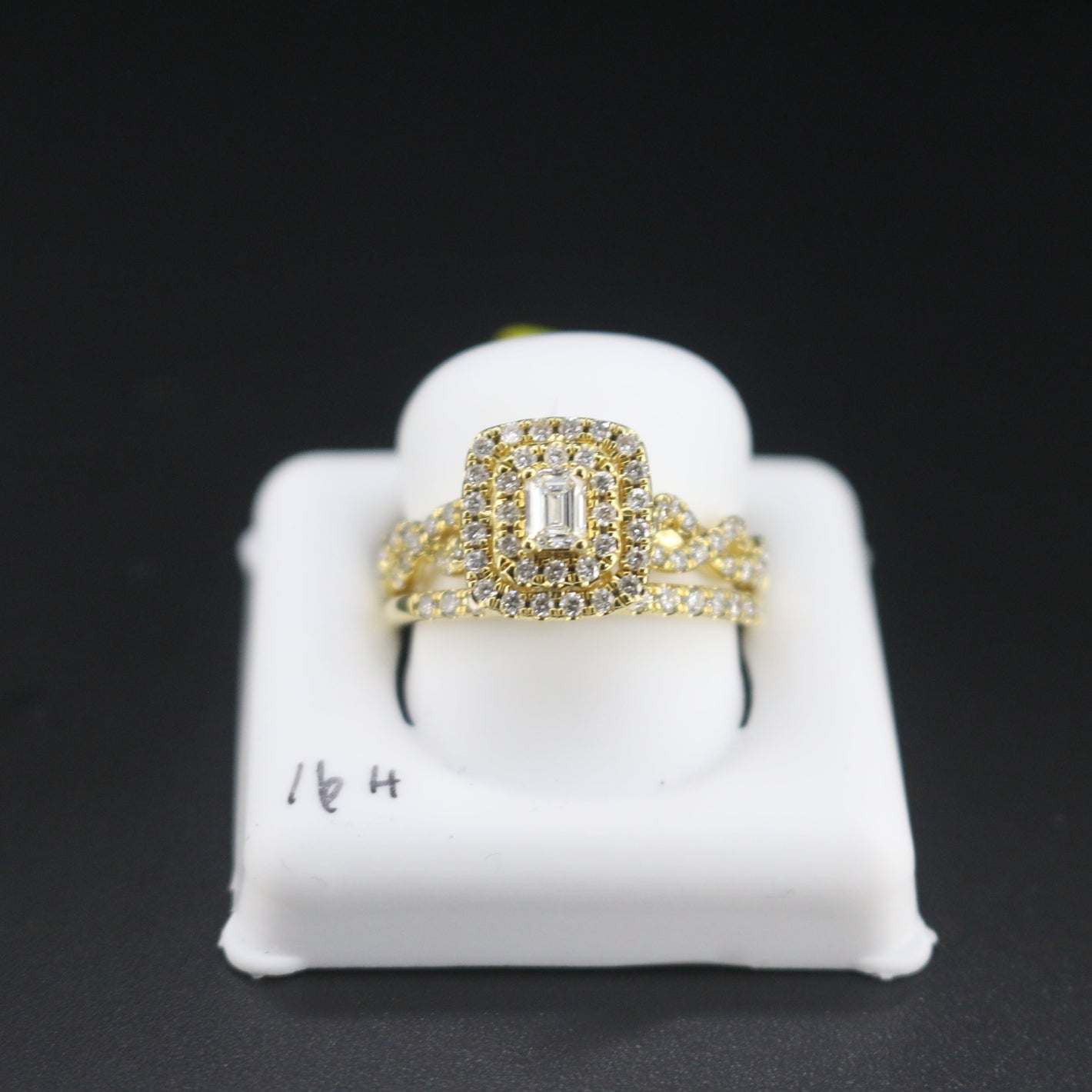 WOMEN'S DIAMOND RINGS H16