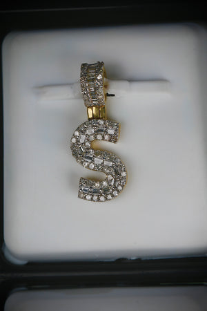 Pendant de Letras 14k Diamantes Baguette