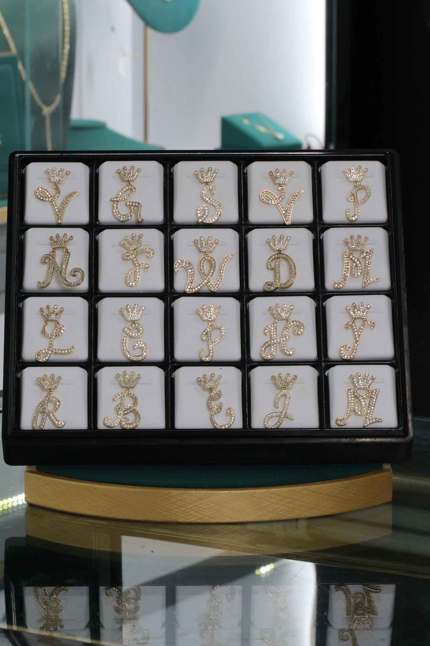 Pendant Letra Corona 10k Cz